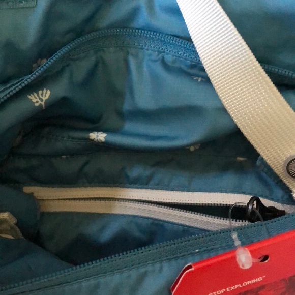 The North Face NWT Fanorak printed jacket🍂🔥🧗‍♀️ - Picture 9 of 16